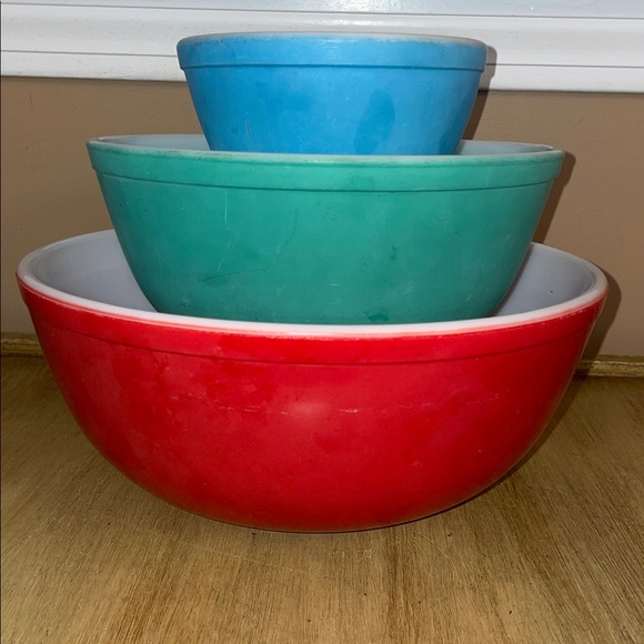 Vintage Pyrex Primary Nesting Bowl Set - hard to find from 60’s